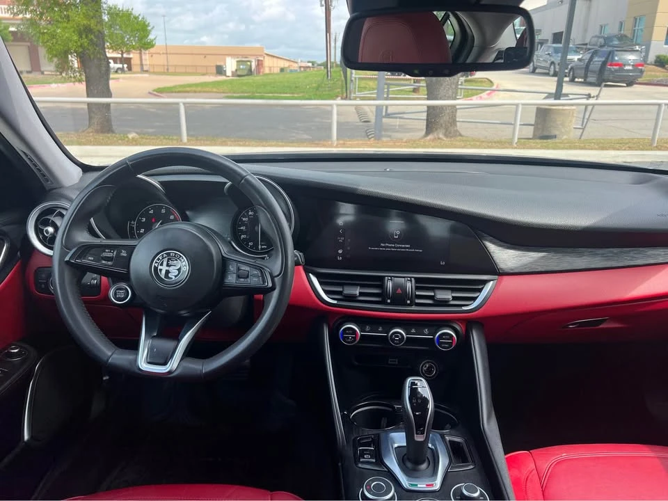 2020 Alfa Romeo Giulia - Image 15 of 16