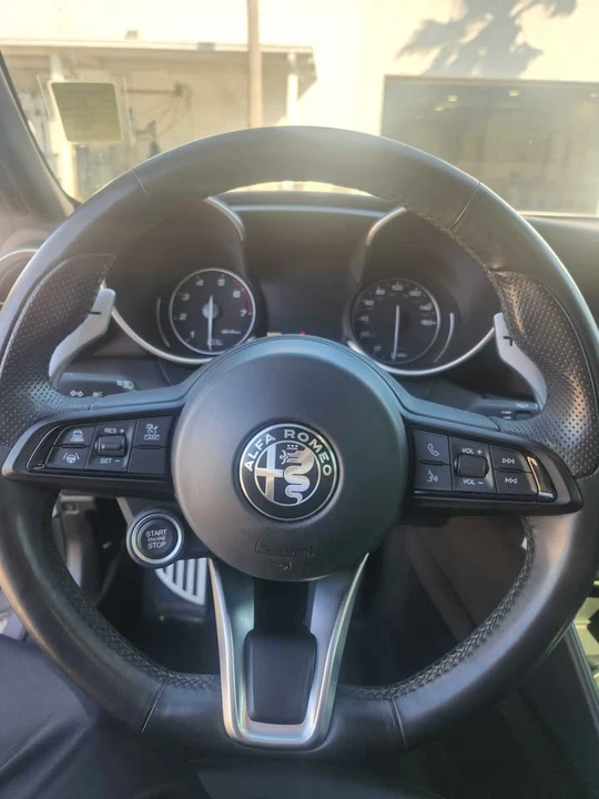 2020 Alfa Romeo Giulia - Image 10 of 13