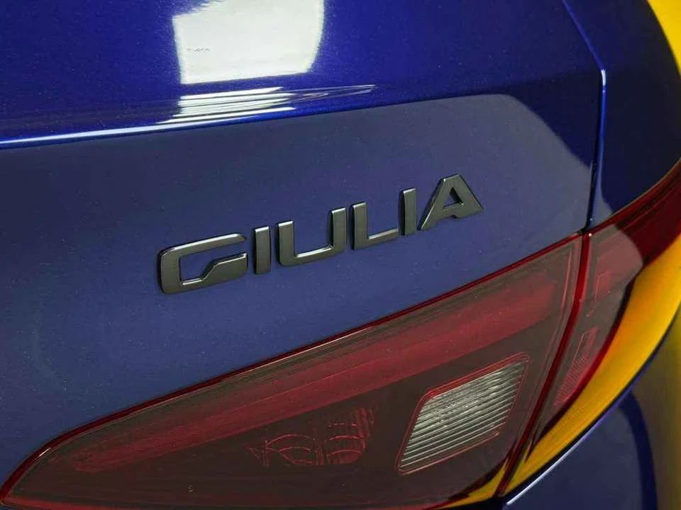 2020 Alfa Romeo Giulia - Image 15 of 20