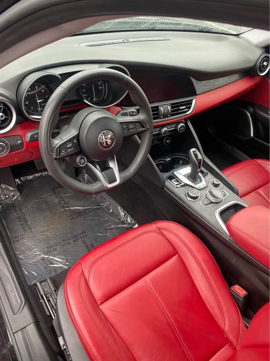 2020 Alfa Romeo Giulia - Image 5 of 8