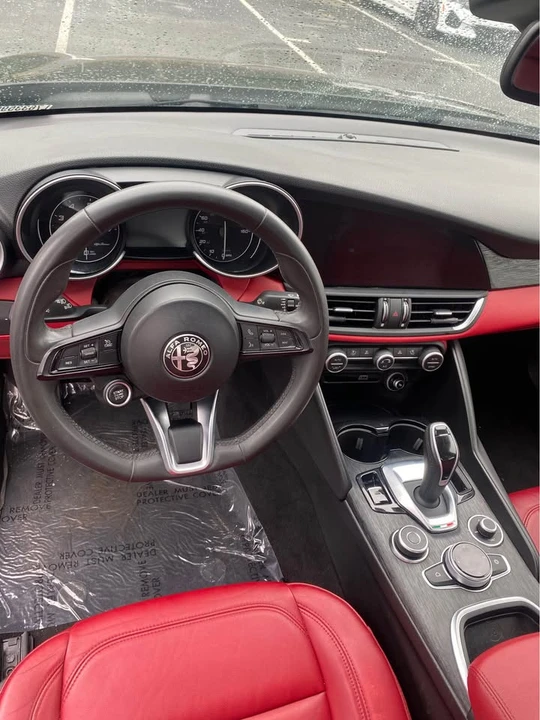 2020 Alfa Romeo Giulia - Image 7 of 8