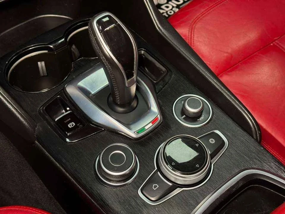 2020 Alfa Romeo Giulia - Image 10 of 20