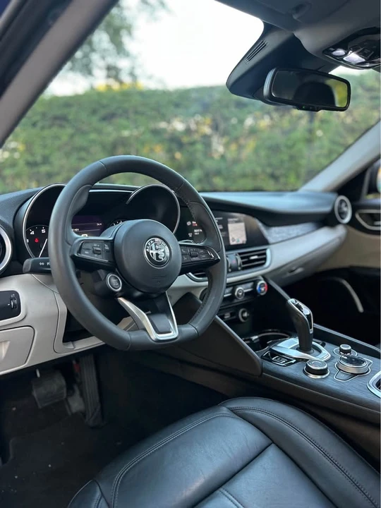 2020 Alfa Romeo Giulia - Image 7 of 11