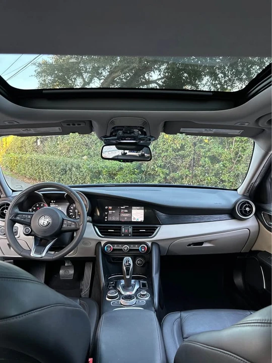 2020 Alfa Romeo Giulia - Image 5 of 11
