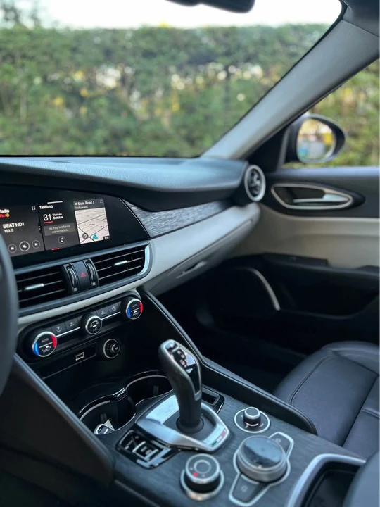 2020 Alfa Romeo Giulia - Image 6 of 11