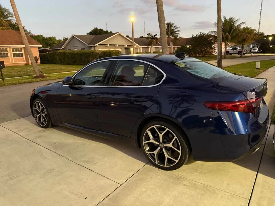 2020 Alfa Romeo Giulia - Image 4 of 10