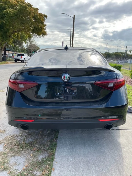 2020 Alfa Romeo Giulia - Image 5 of 16