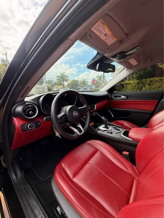 2020 Alfa Romeo Giulia - Image 6 of 10