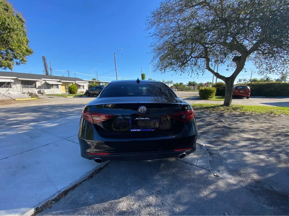 2020 Alfa Romeo Giulia - Image 5 of 10