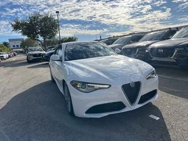 2020 Alfa Romeo Giulia - Image 2 of 3