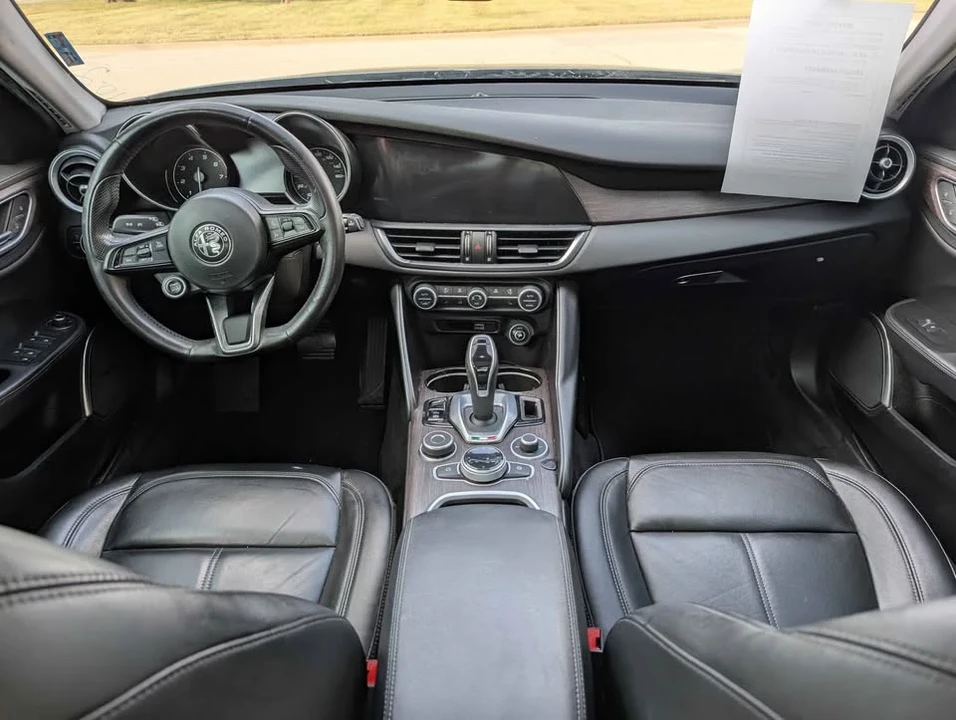 2020 Alfa Romeo Giulia - Image 7 of 10