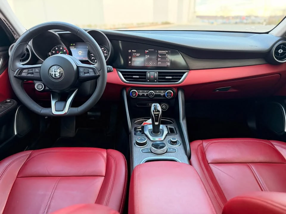 2020 Alfa Romeo Giulia - Image 14 of 19