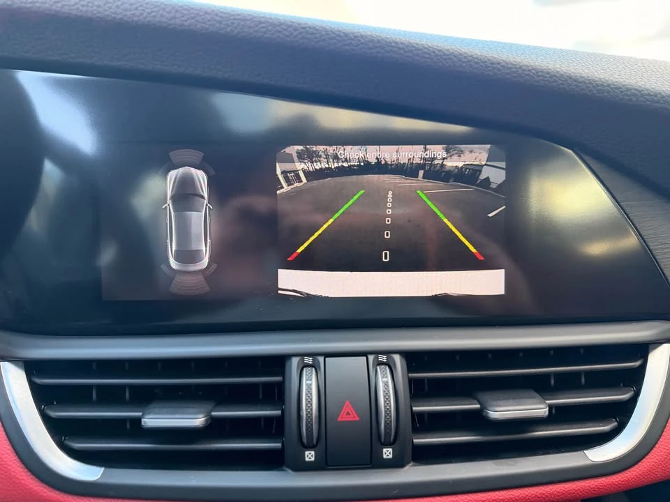 2020 Alfa Romeo Giulia - Image 17 of 19