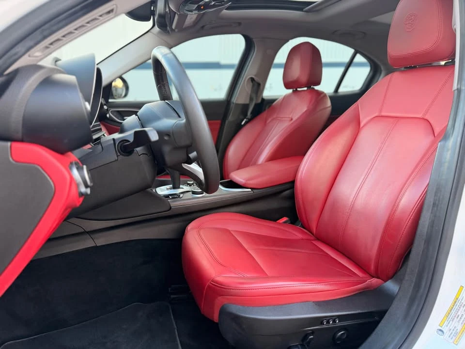 2020 Alfa Romeo Giulia - Image 9 of 19