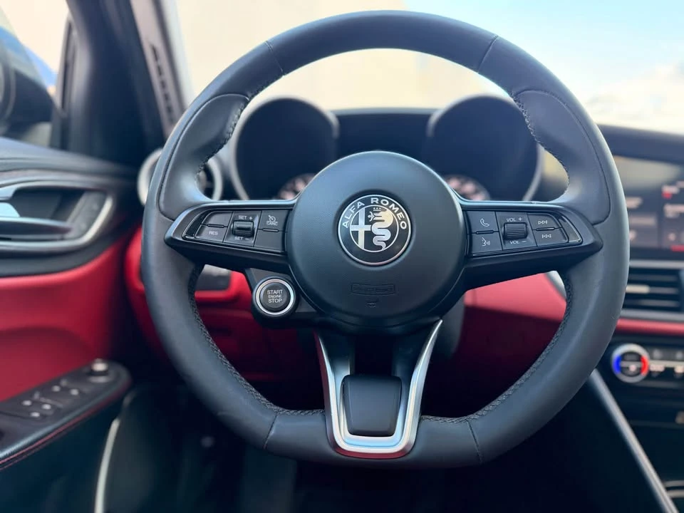 2020 Alfa Romeo Giulia - Image 16 of 19