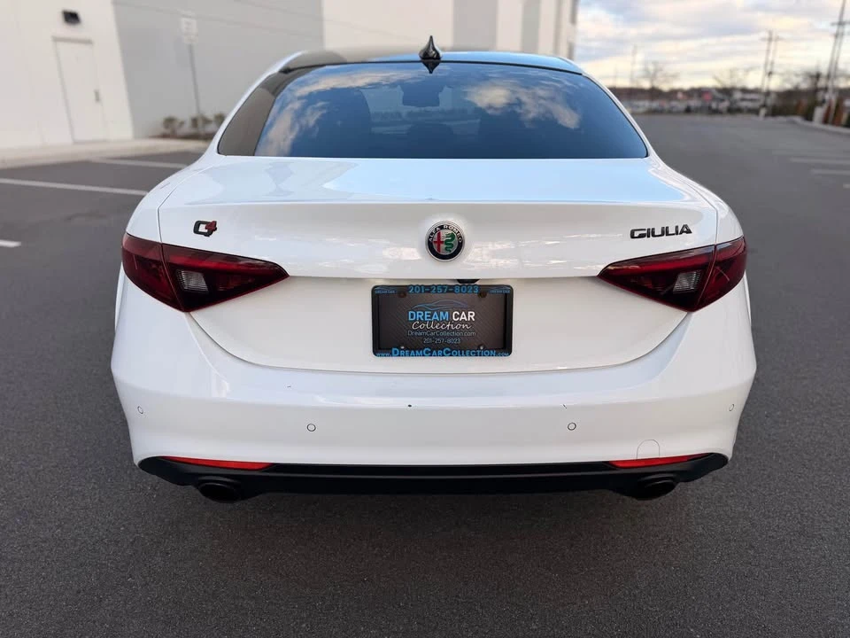2020 Alfa Romeo Giulia - Image 4 of 19