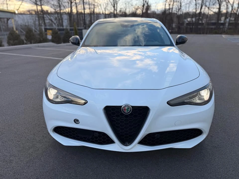 2020 Alfa Romeo Giulia - Image 8 of 19