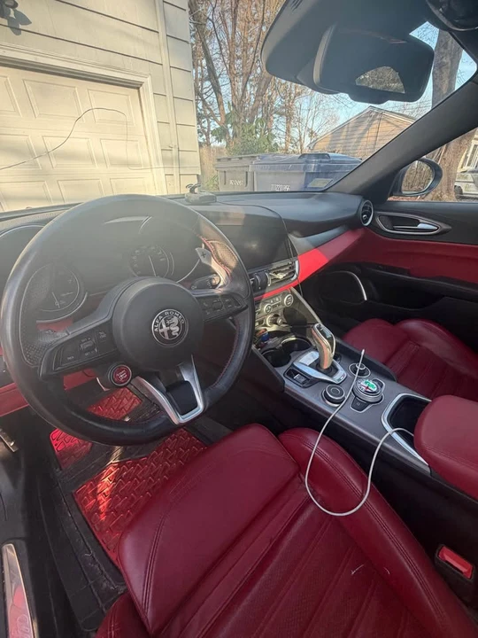 2020 Alfa Romeo Giulia - Image 11 of 14