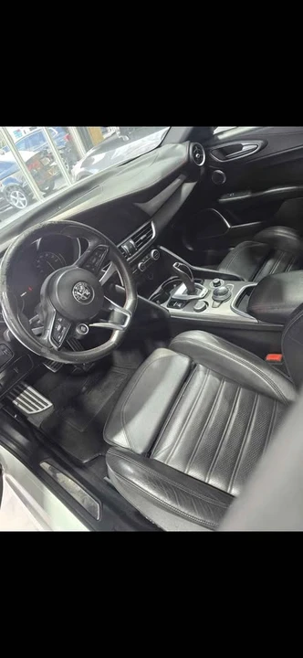 2020 Alfa Romeo Giulia - Image 4 of 5