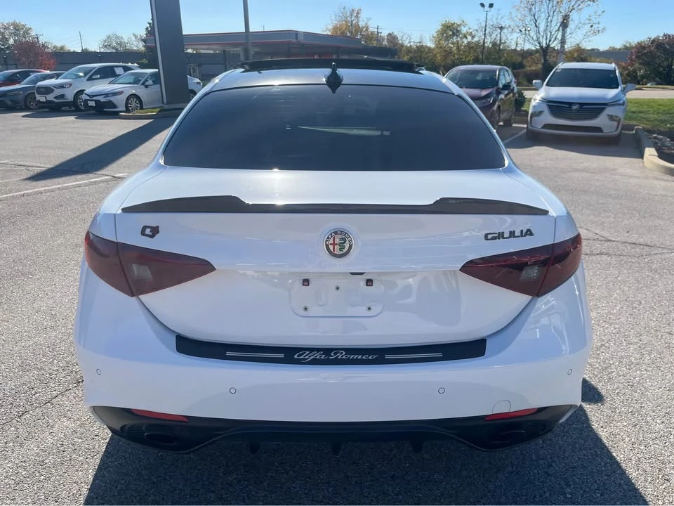 2020 Alfa Romeo Giulia - Image 5 of 16