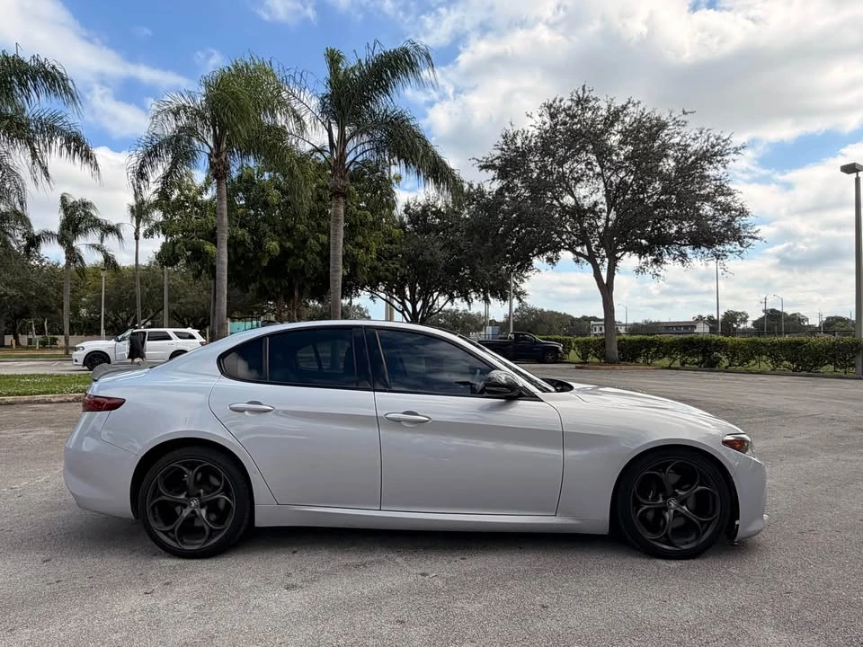 2020 Alfa Romeo Giulia - Image 4 of 12