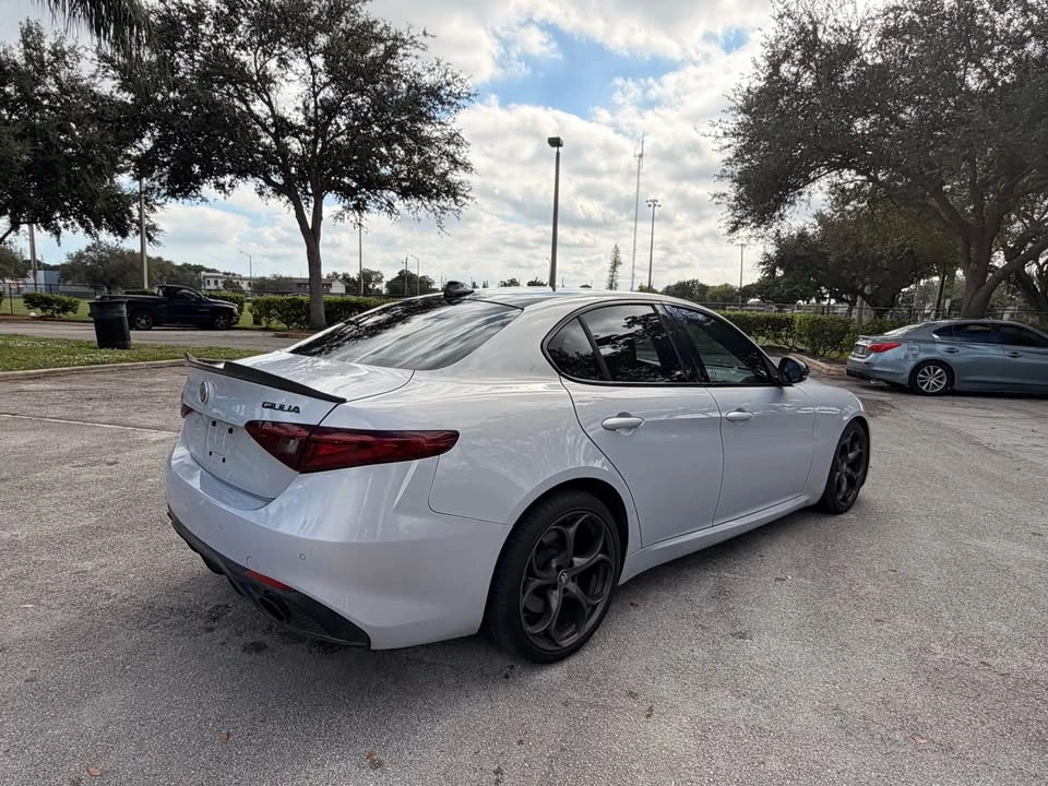 2020 Alfa Romeo Giulia - Image 5 of 12