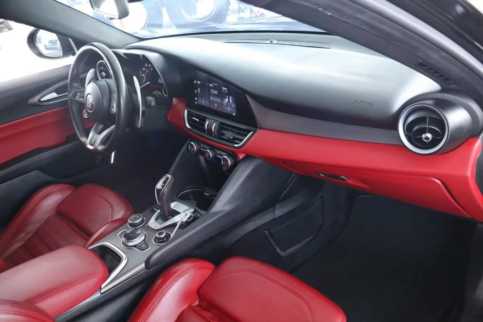 2020 Alfa Romeo Giulia - Image 9 of 13