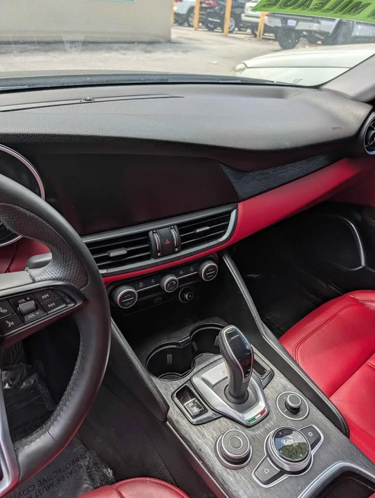 2020 Alfa Romeo Giulia - Image 6 of 7
