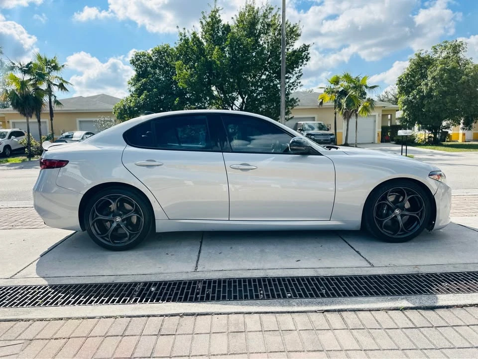 2020 Alfa Romeo Giulia - Image 5 of 14