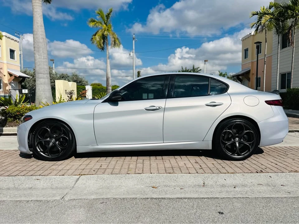2020 Alfa Romeo Giulia - Image 9 of 14