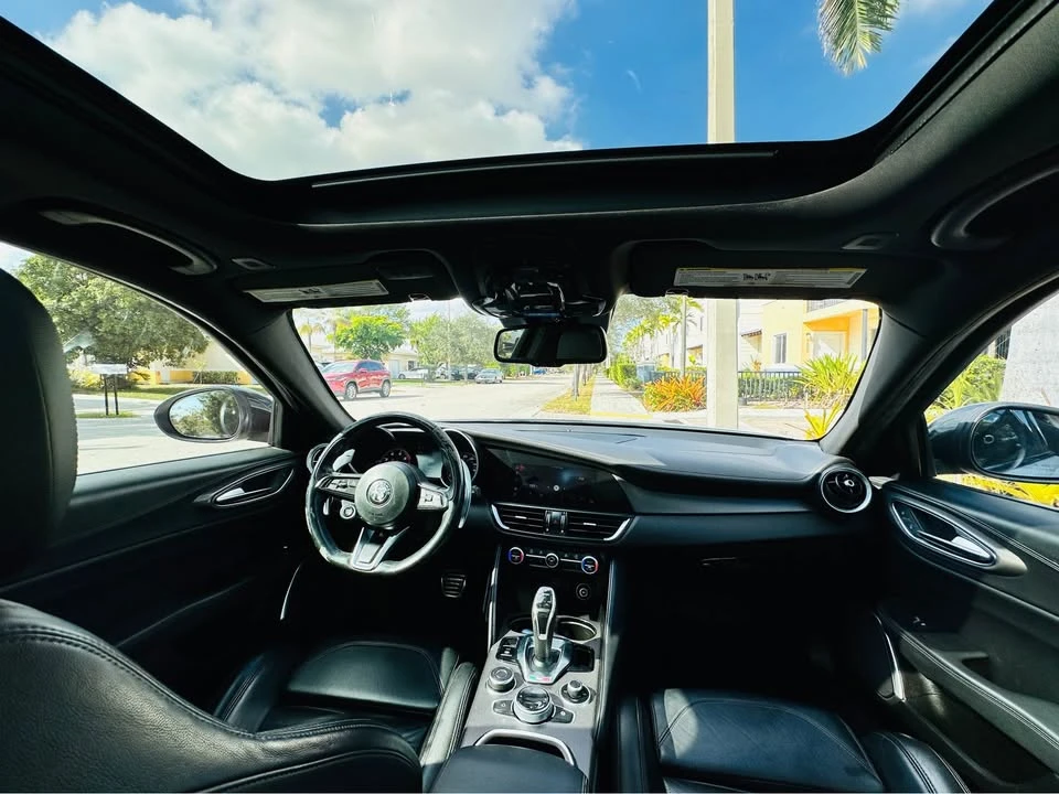 2020 Alfa Romeo Giulia - Image 10 of 14