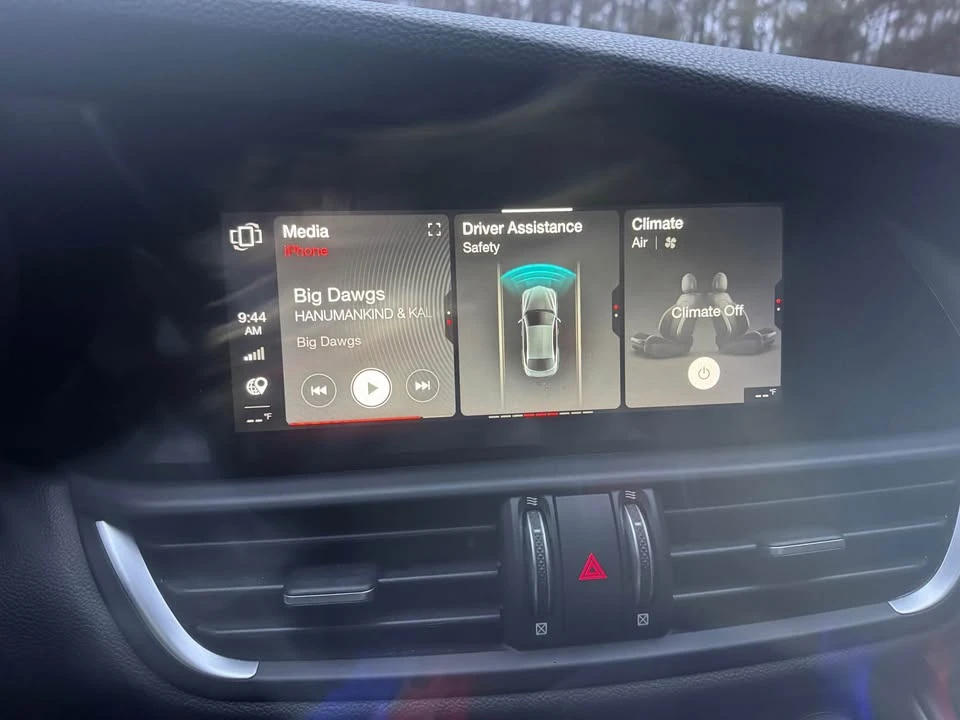 2020 Alfa Romeo Giulia - Image 12 of 17