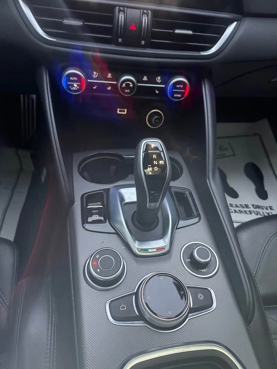 2020 Alfa Romeo Giulia - Image 11 of 17