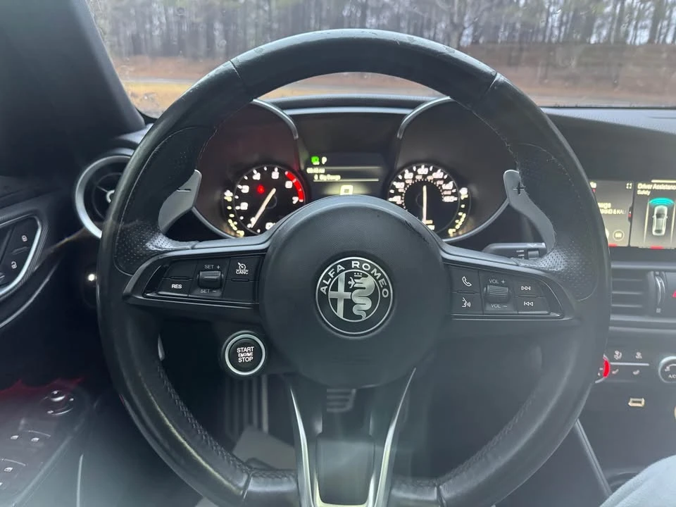 2020 Alfa Romeo Giulia - Image 13 of 17