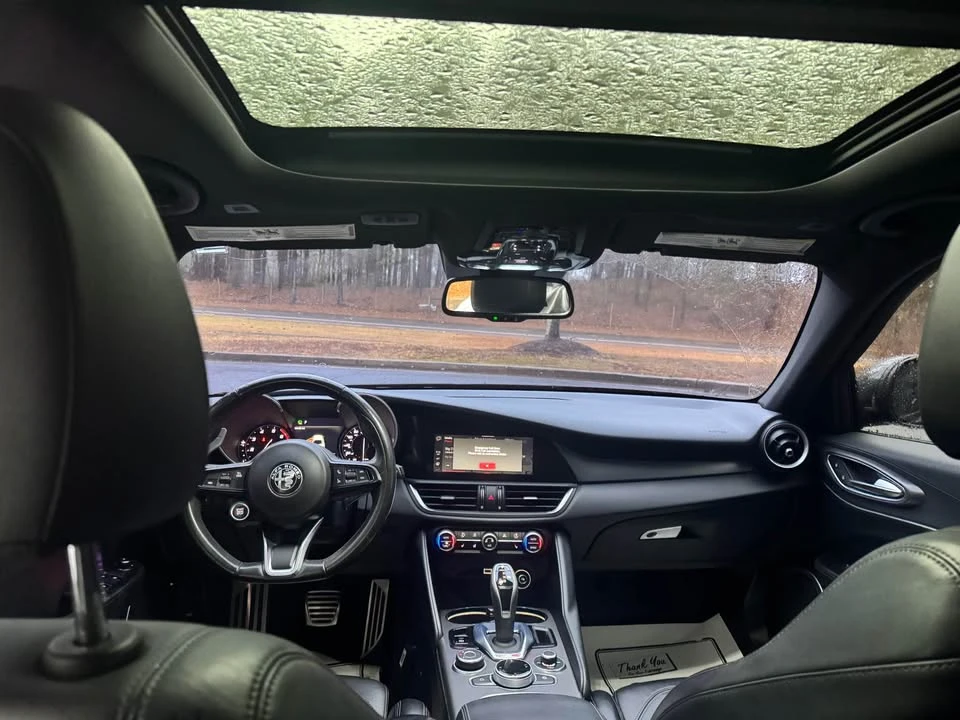 2020 Alfa Romeo Giulia - Image 8 of 17