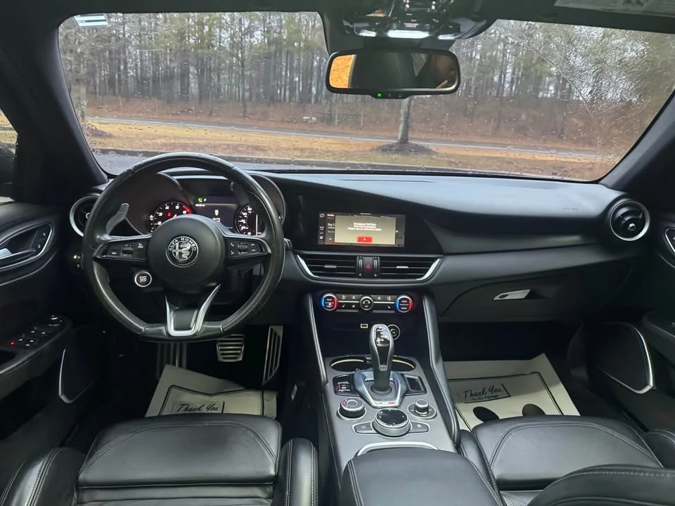 2020 Alfa Romeo Giulia - Image 9 of 17