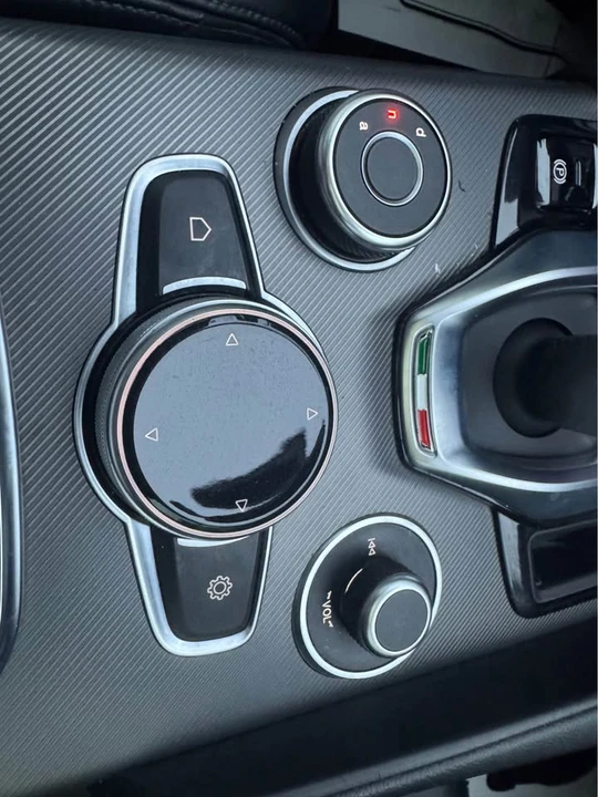 2020 Alfa Romeo Giulia - Image 14 of 17