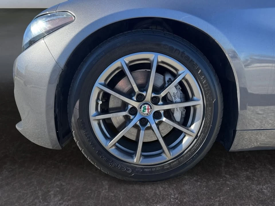 2020 Alfa Romeo Giulia - Image 9 of 20