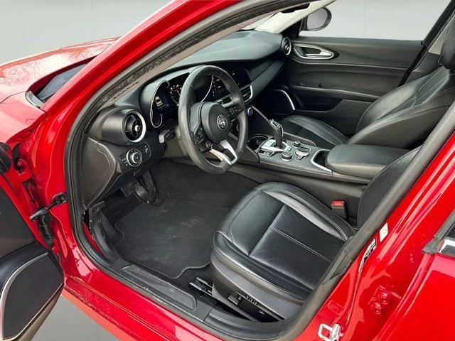 2020 Alfa Romeo Giulia - Image 9 of 18