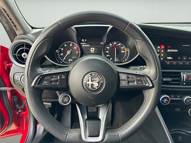 2020 Alfa Romeo Giulia - Image 13 of 18