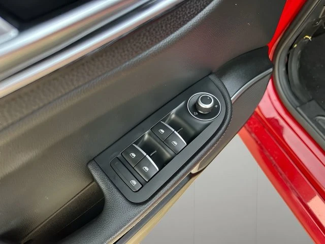 2020 Alfa Romeo Giulia - Image 8 of 18