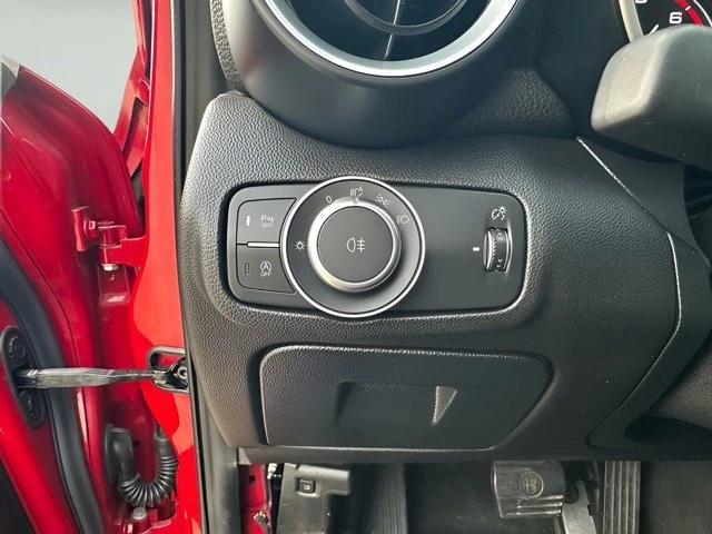 2020 Alfa Romeo Giulia - Image 18 of 20