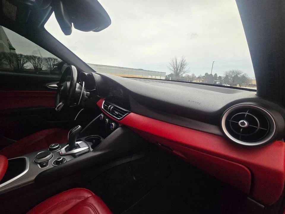 2020 Alfa Romeo Giulia - Image 9 of 20
