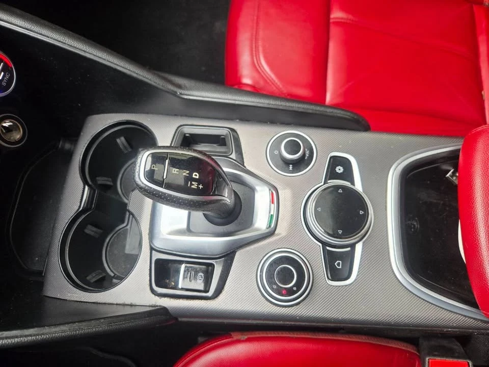 2020 Alfa Romeo Giulia - Image 19 of 20