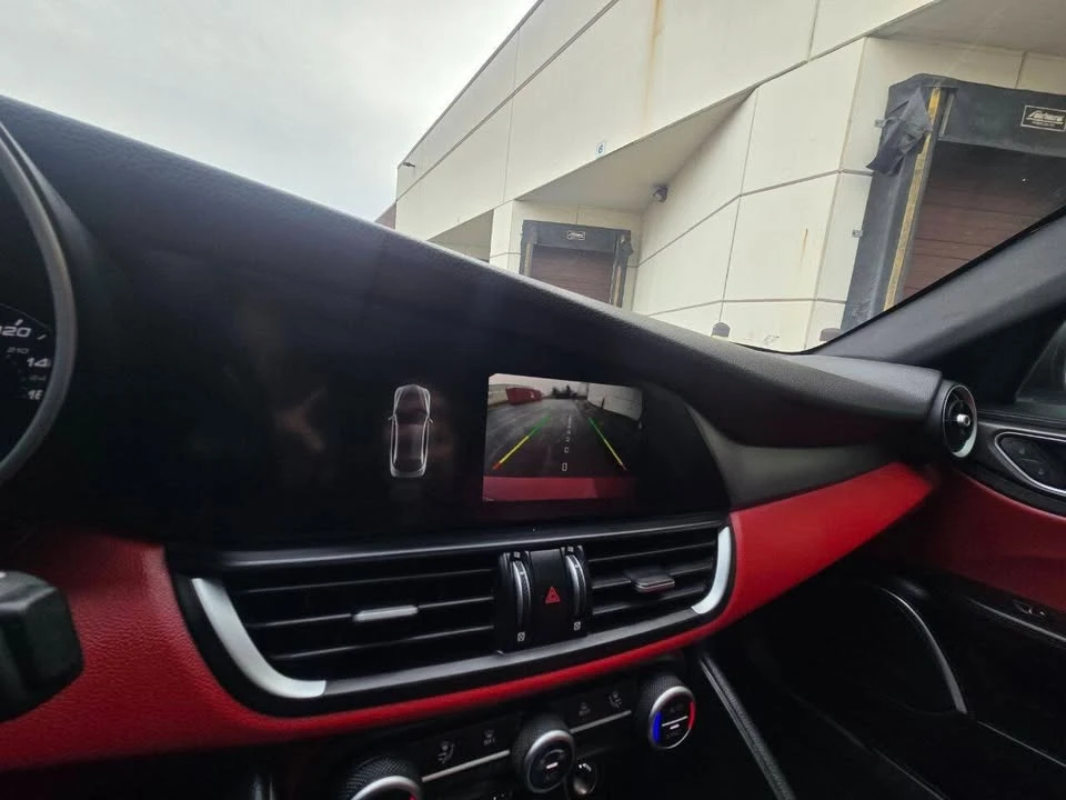 2020 Alfa Romeo Giulia - Image 16 of 20