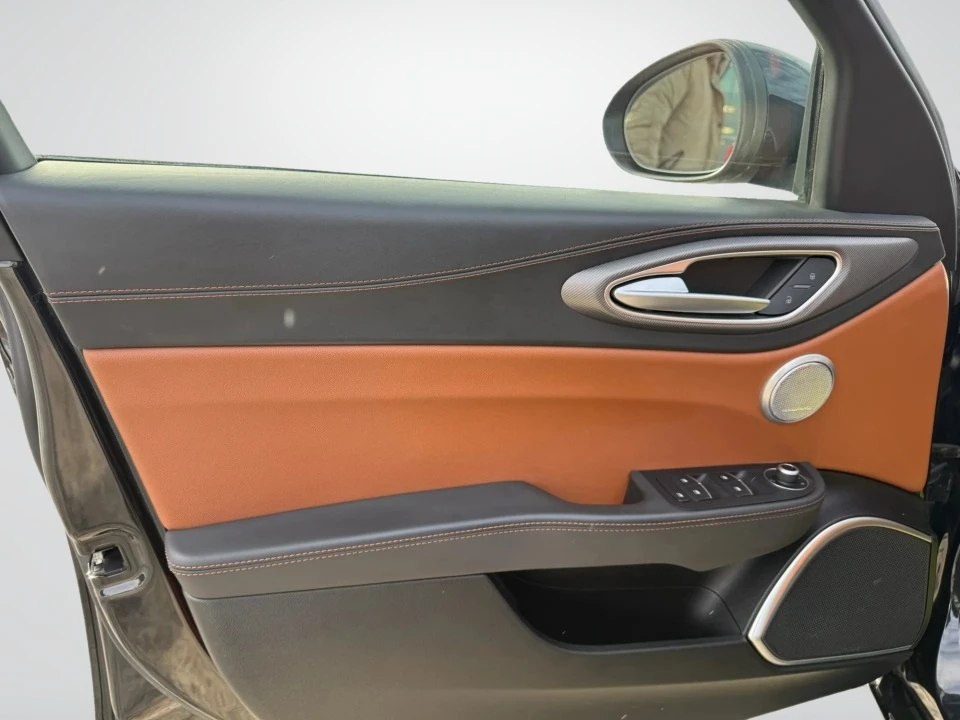 2020 Alfa Romeo Giulia - Image 8 of 10