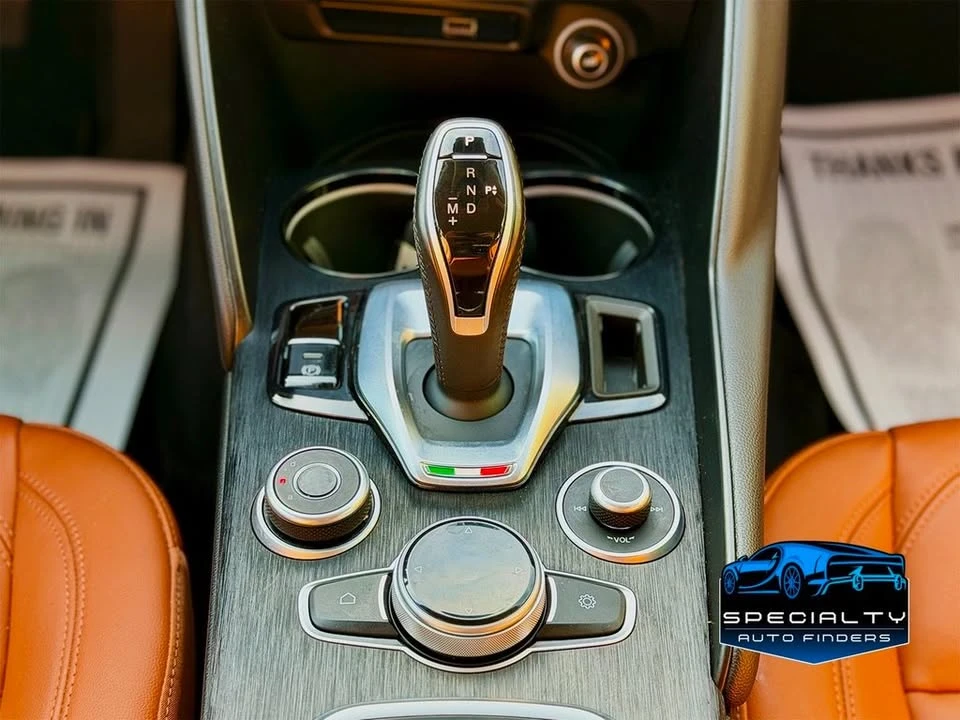 2020 Alfa Romeo Giulia - Image 14 of 19