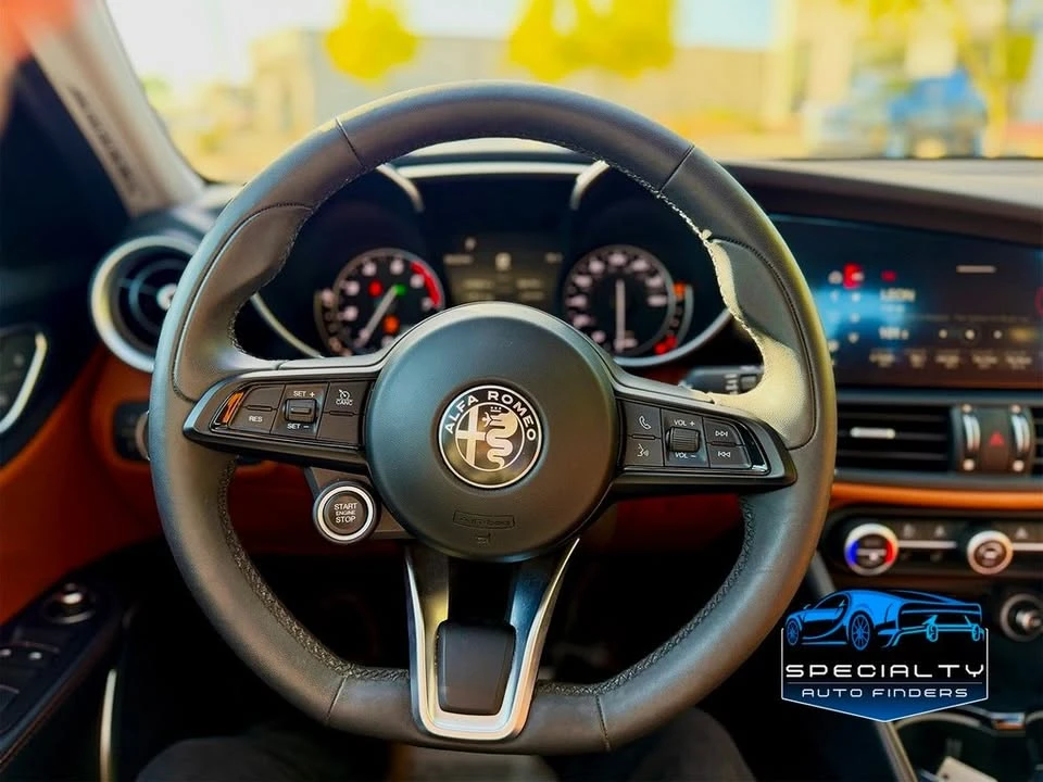 2020 Alfa Romeo Giulia - Image 16 of 19