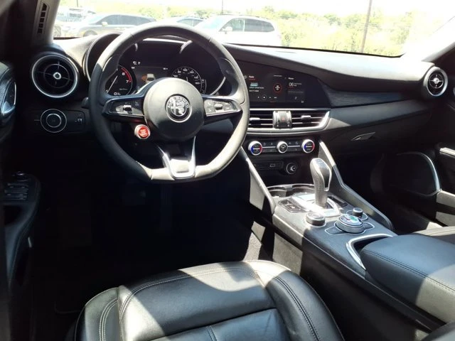 2020 Alfa Romeo Giulia - Image 14 of 18