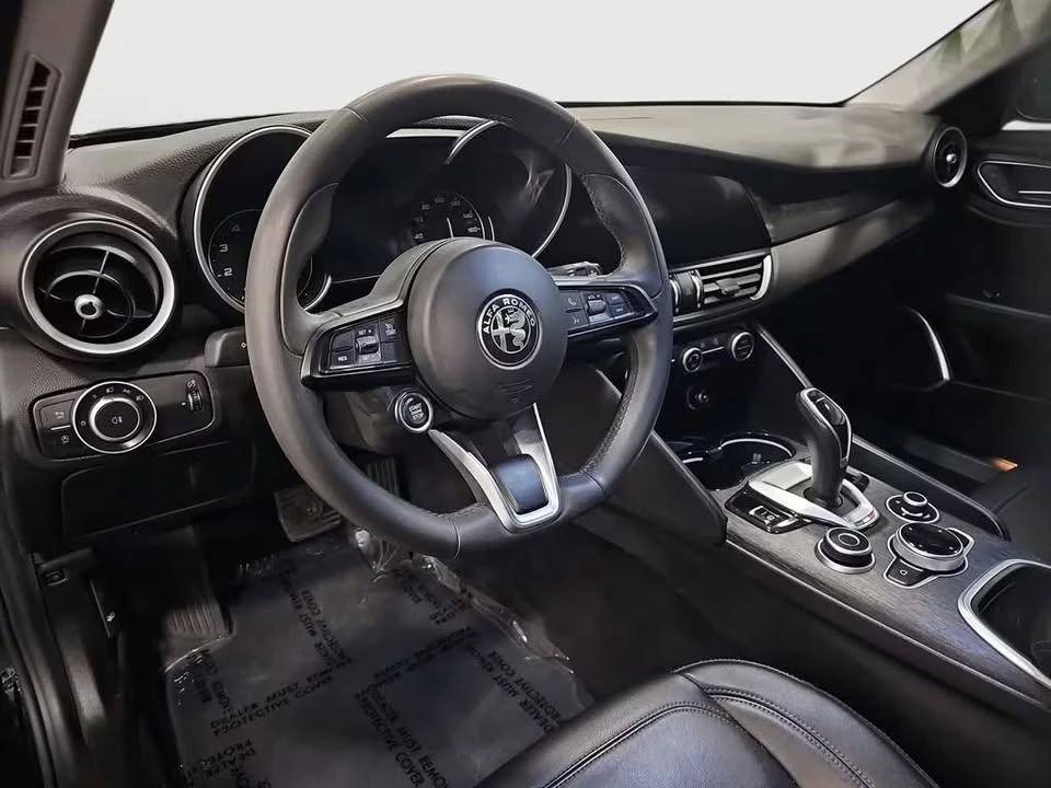 2020 Alfa Romeo Giulia - Image 5 of 5